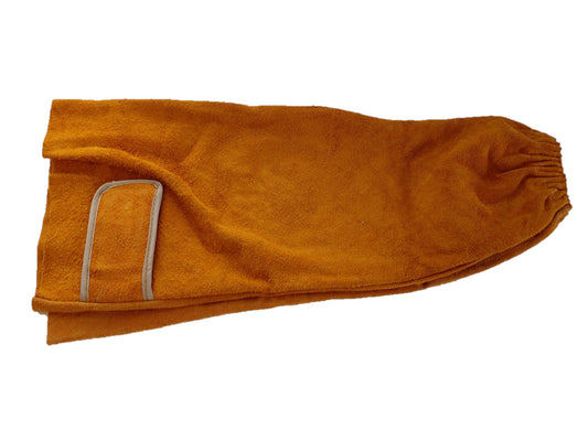 Nahkahiha pari hitsaajalle , suojaa käsivarret ja haalarin hihat roiskeilta, pituus 50cm.